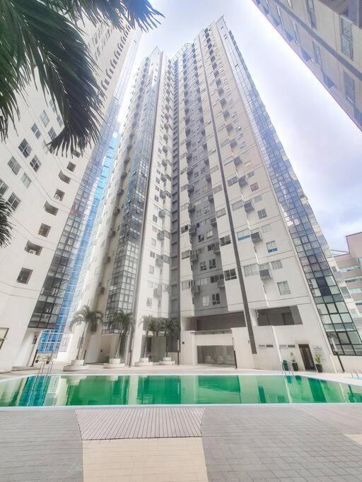 Bgc Taguig Cozy 2 Bedroom Loft, With Stunning Bgc Skyline View! Manila Exterior photo
