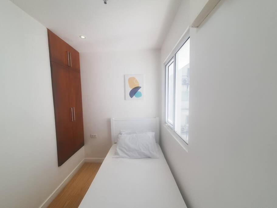 Bgc Taguig Cozy 2 Bedroom Loft, With Stunning Bgc Skyline View! Manila Exterior photo